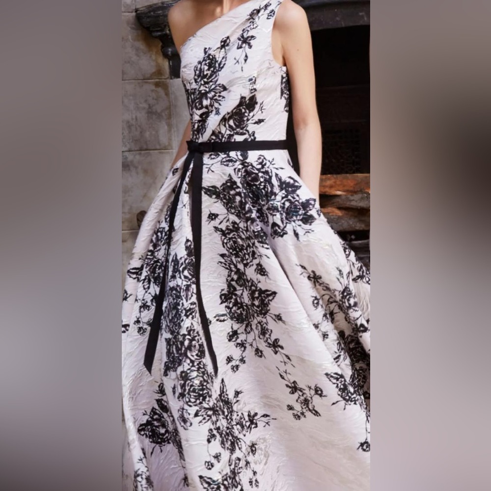 New Marchesa gown size 2